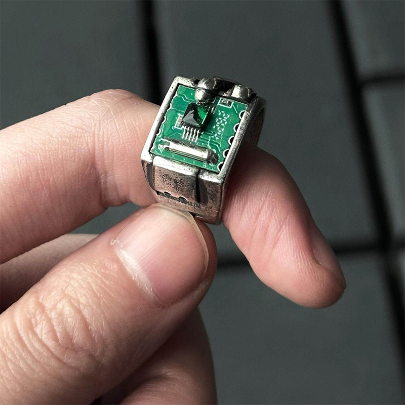 Anello con motivo PCB ispirato - Tech Inspired Accessories recensione e prezzo